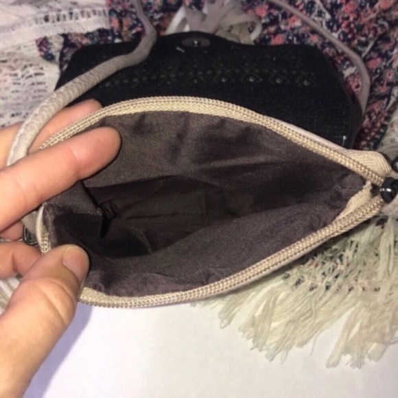 Minky Boutique | Boho Vegan Leather Tassel Purse - Picture 7 of 8